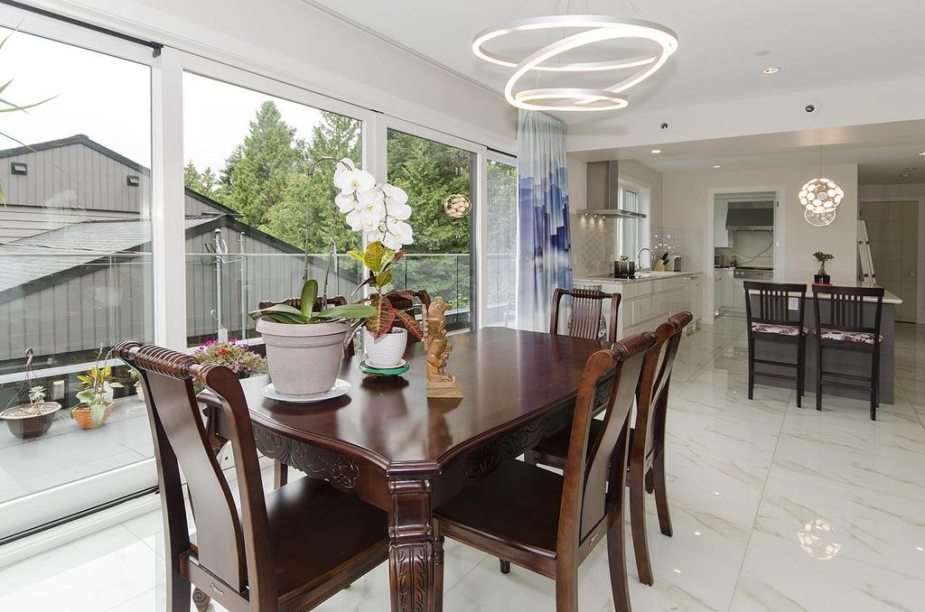 2010 Queens Avenue, West Vancouver, BC