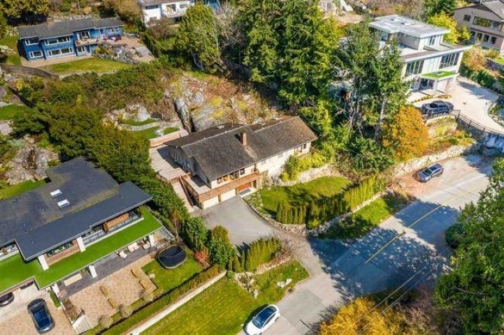 3895 Southridge Avenue, West Vancouver, BC