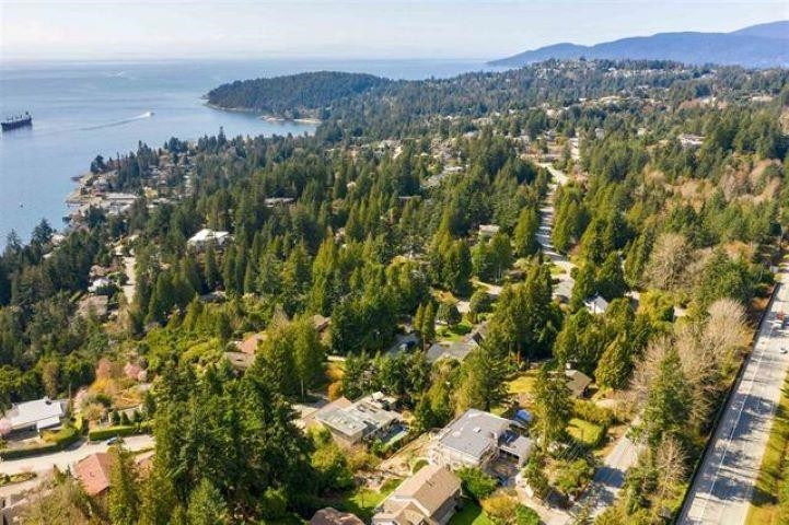 3895 Southridge Avenue, West Vancouver, BC