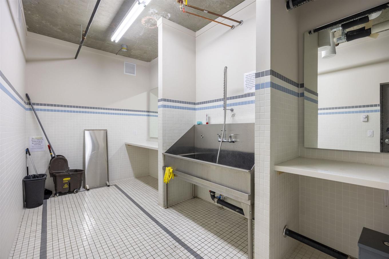 422-9213 Odlin Road, Richmond, BC