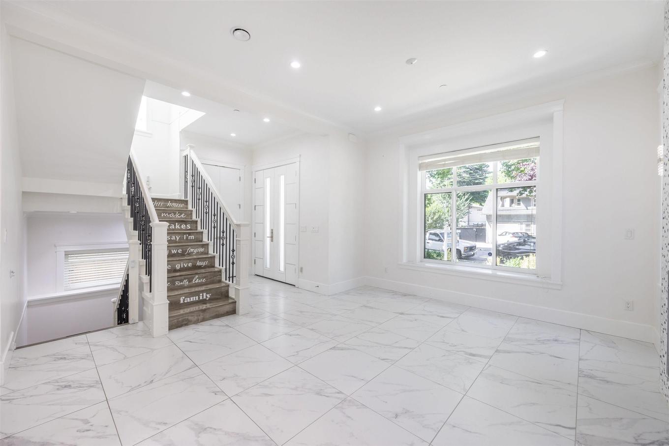 172 Ontario Place, Vancouver, BC