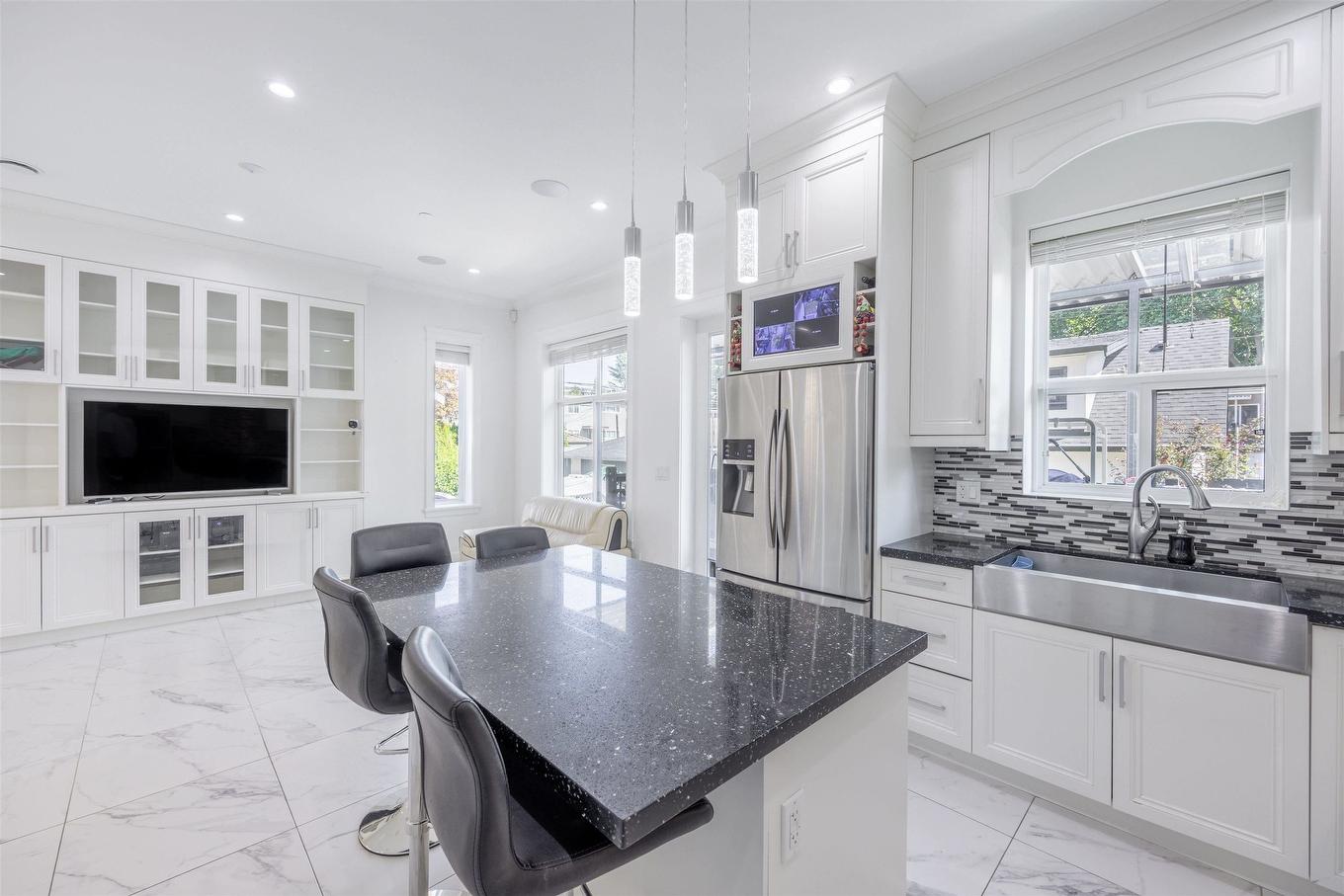 172 Ontario Place, Vancouver, BC