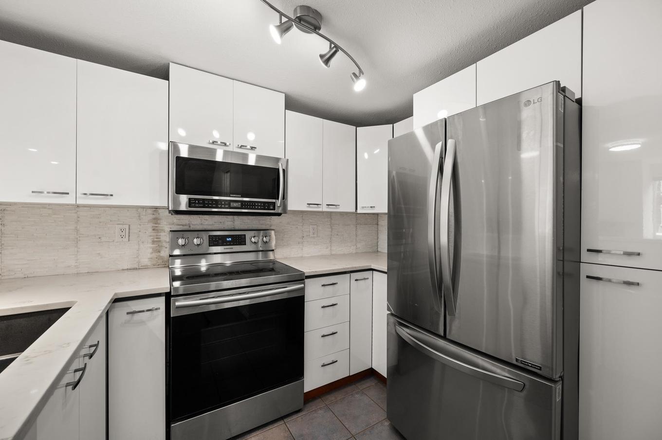 15-1005 Lynn Valley Road, North Vancouver, BC