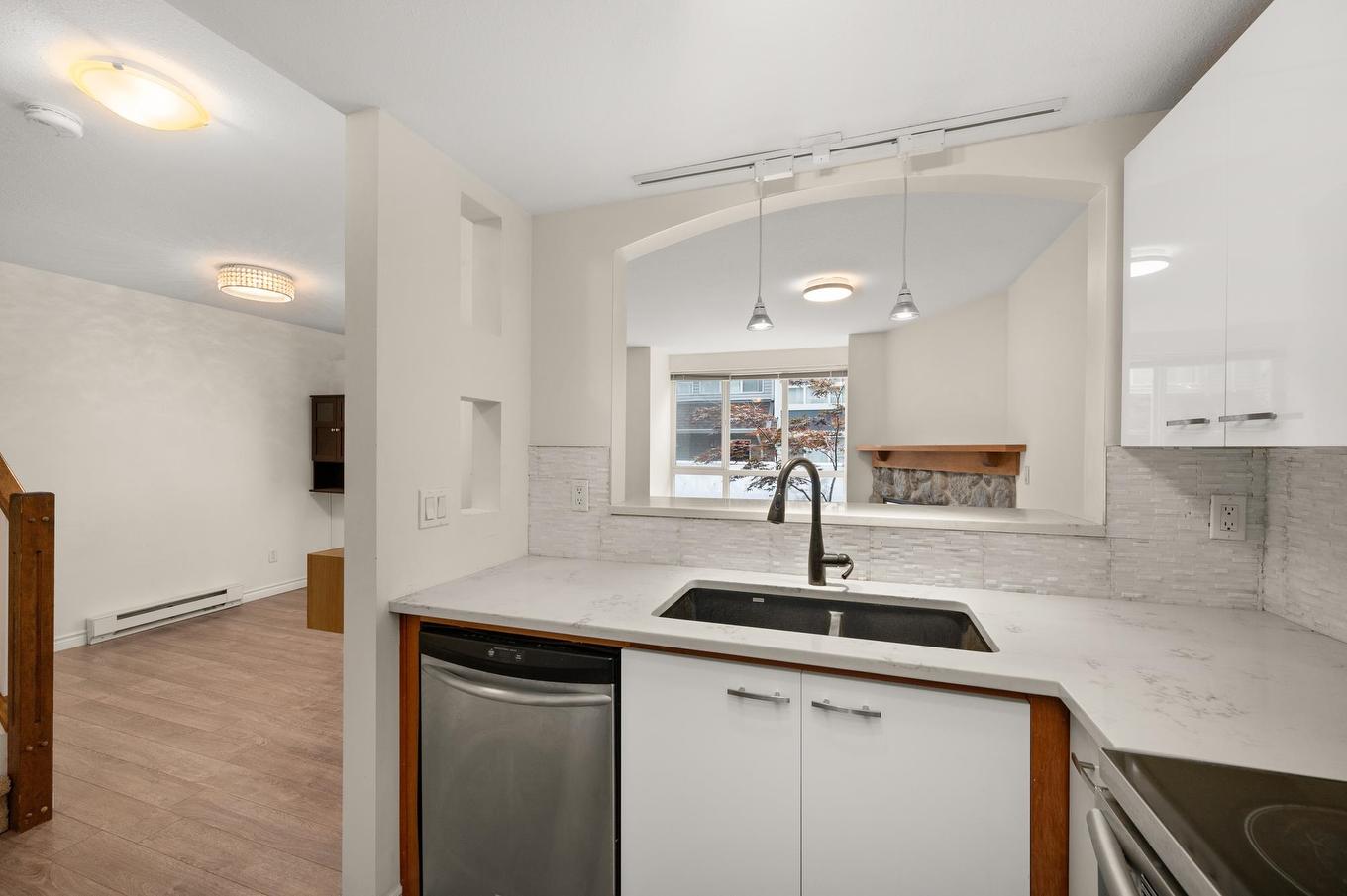 15-1005 Lynn Valley Road, North Vancouver, BC