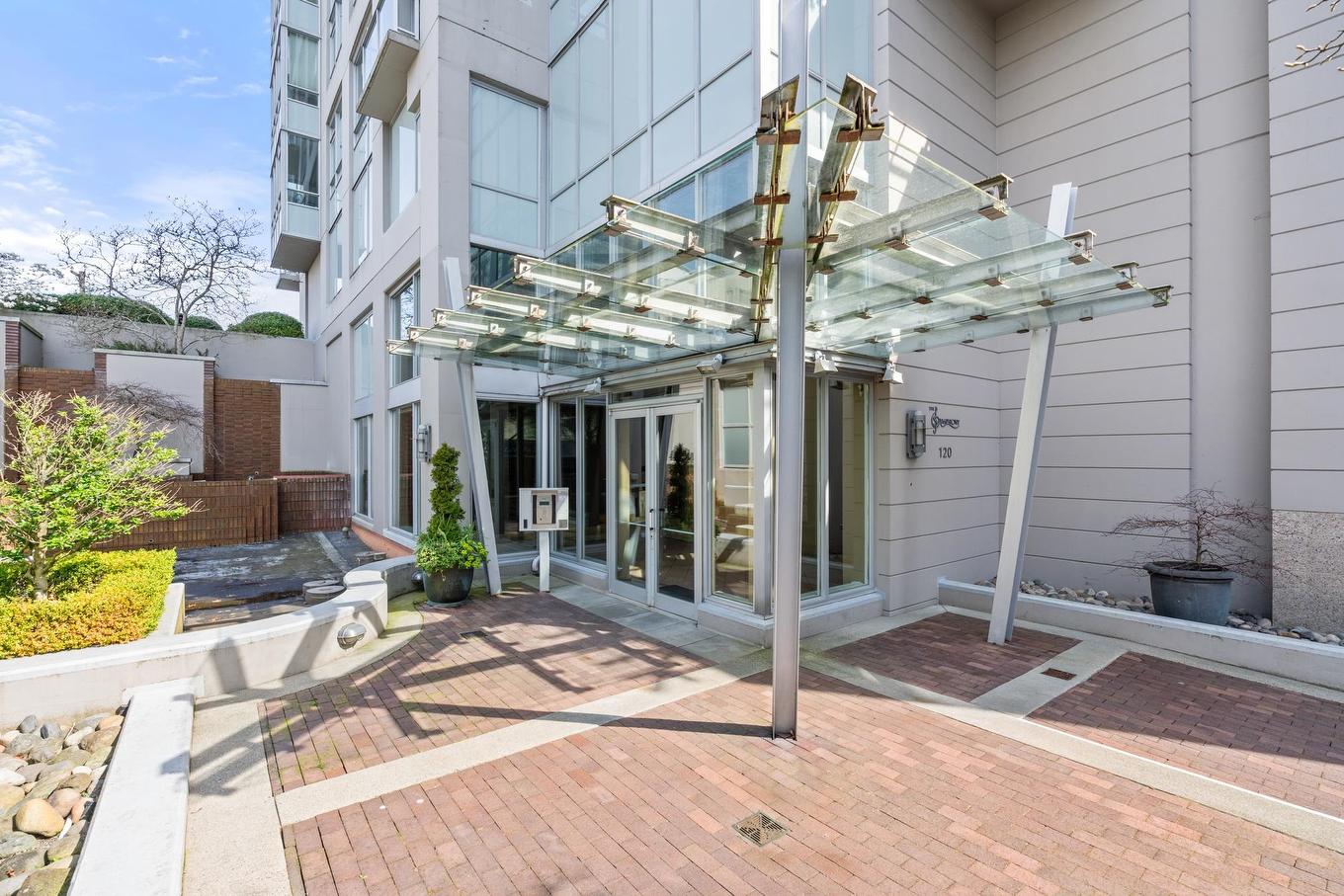 701-120 16Th Street W, North Vancouver, BC