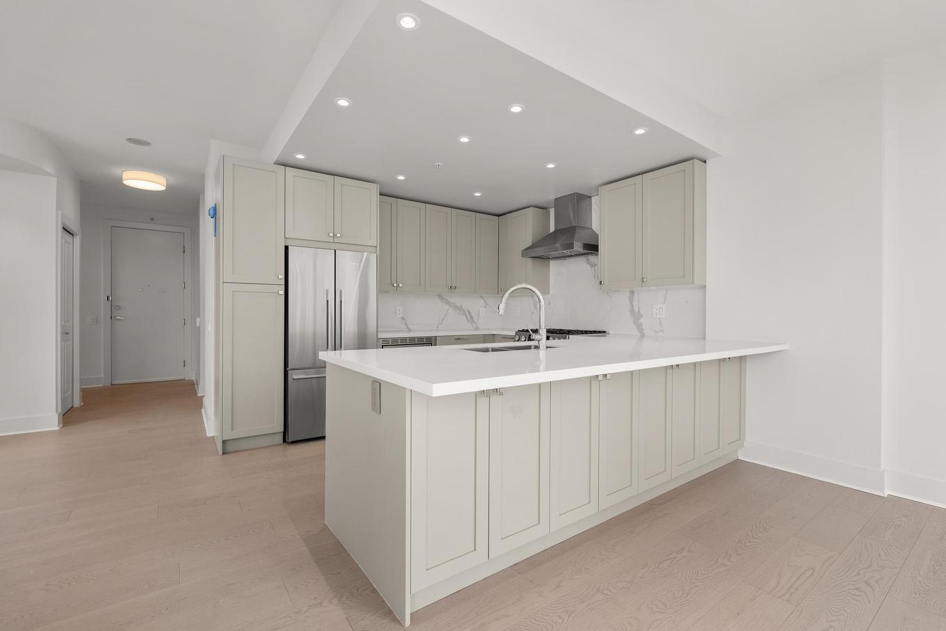 701-120 16Th Street W, North Vancouver, BC