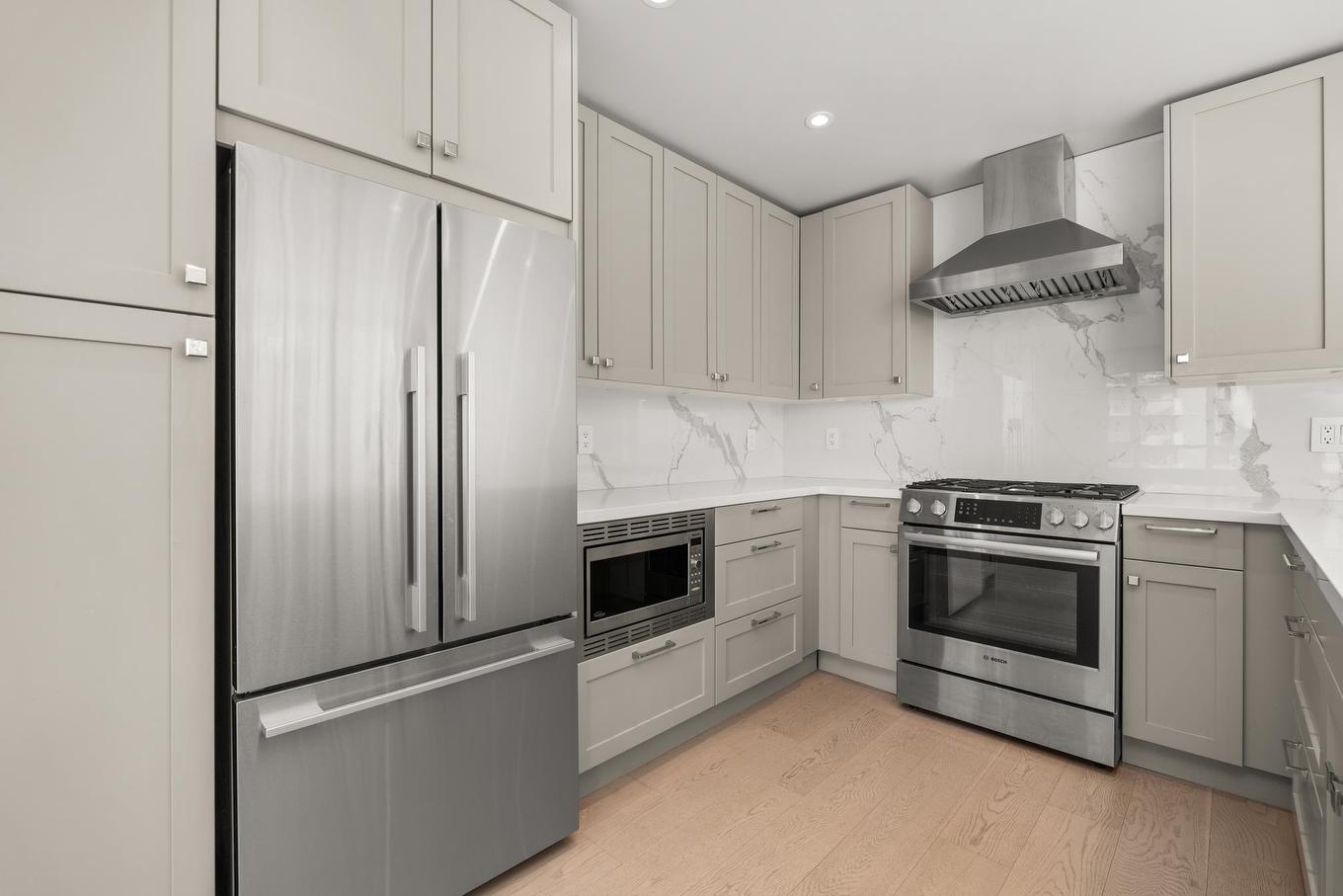 701-120 16Th Street W, North Vancouver, BC