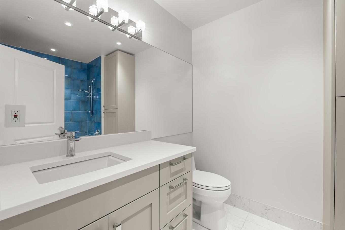 701-120 16Th Street W, North Vancouver, BC