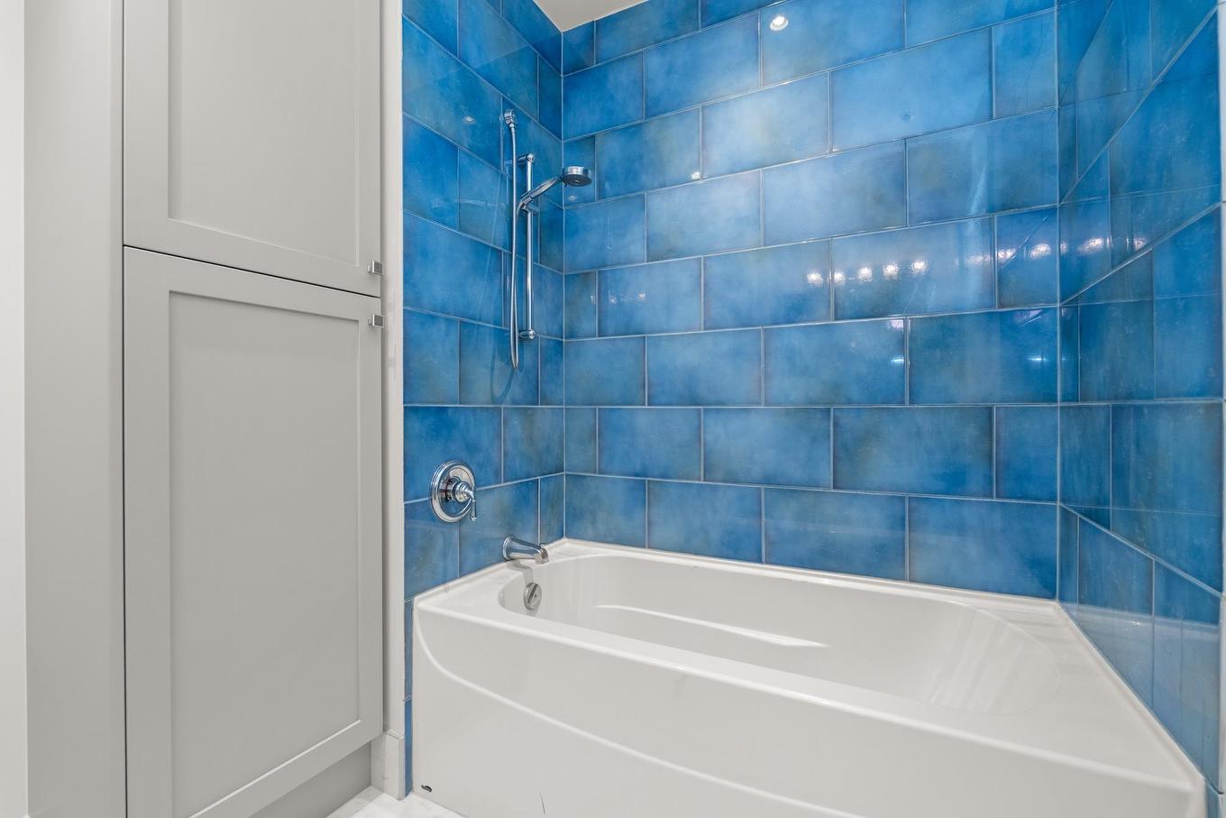 701-120 16Th Street W, North Vancouver, BC