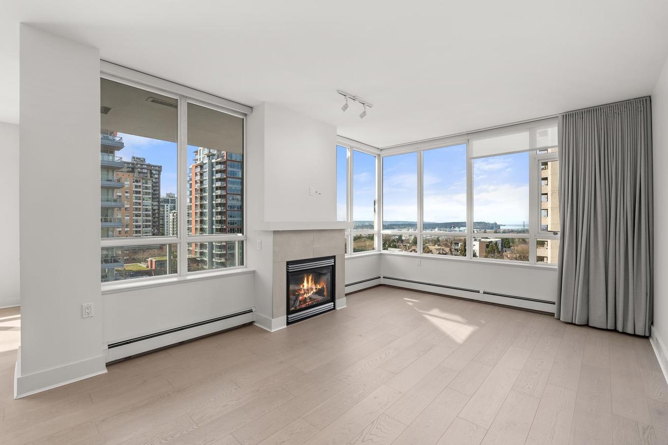 701-120 16Th Street W, North Vancouver, BC