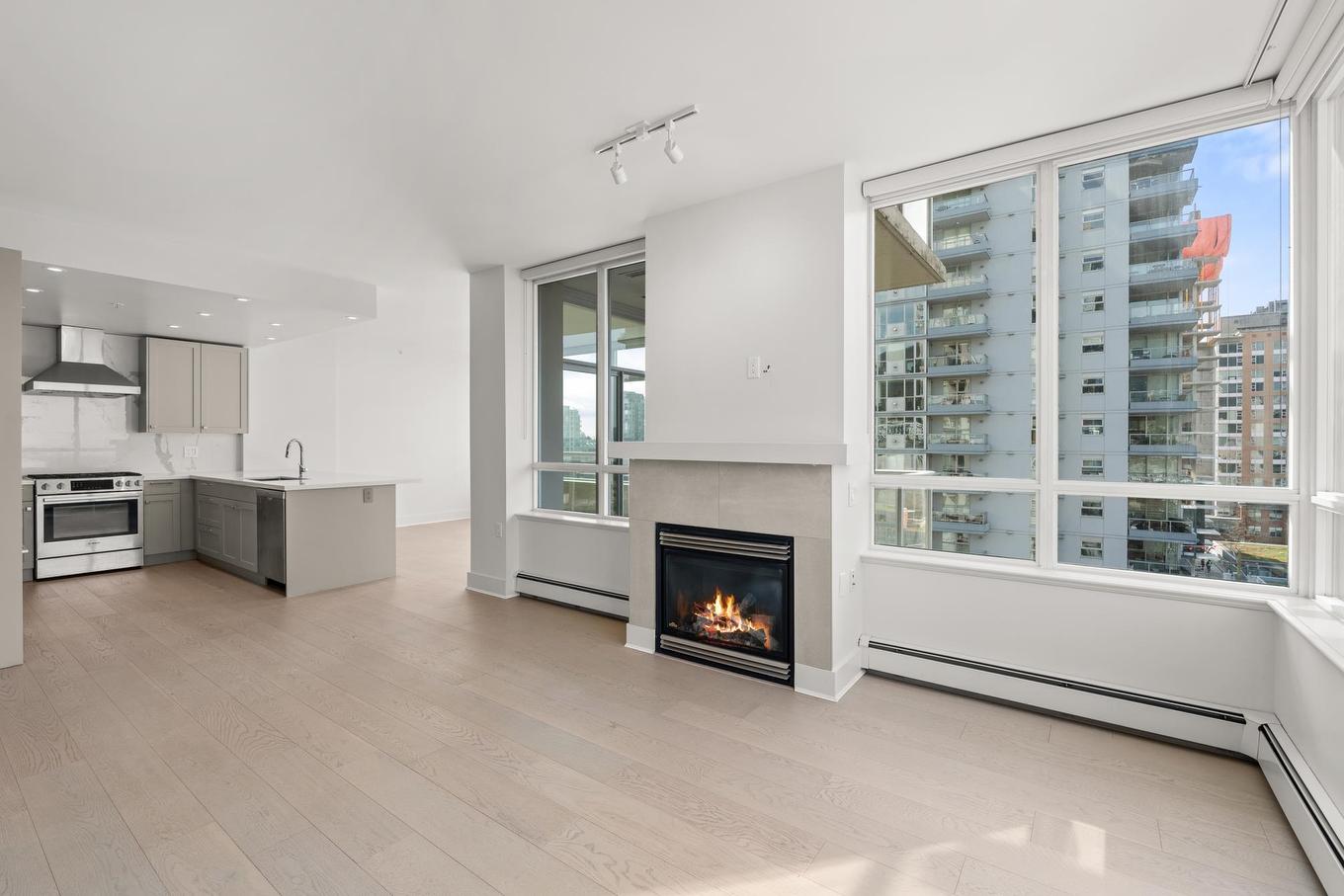 701-120 16Th Street W, North Vancouver, BC