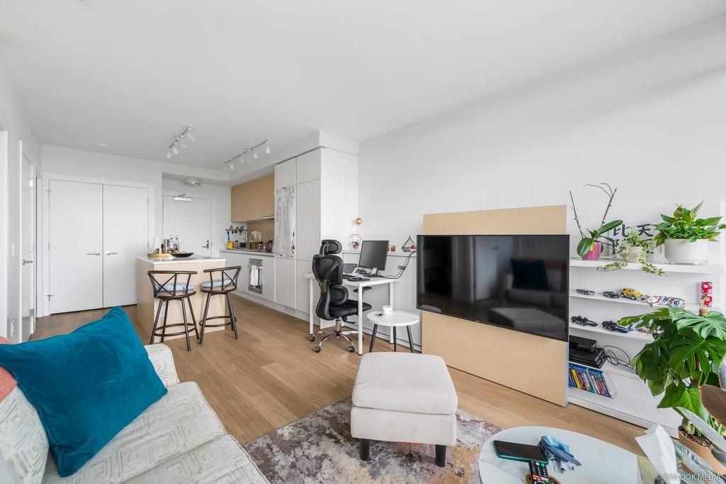 1310-525 Foster Avenue, Coquitlam, BC