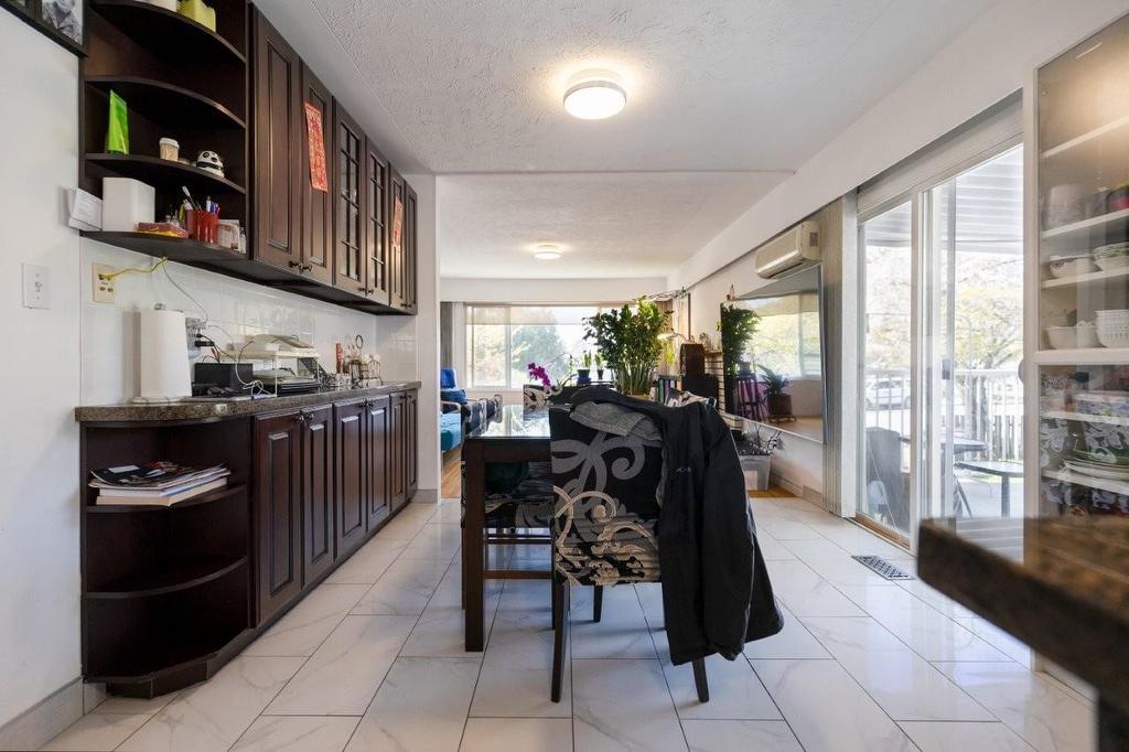 7250-52 Nelson Avenue, Burnaby, BC