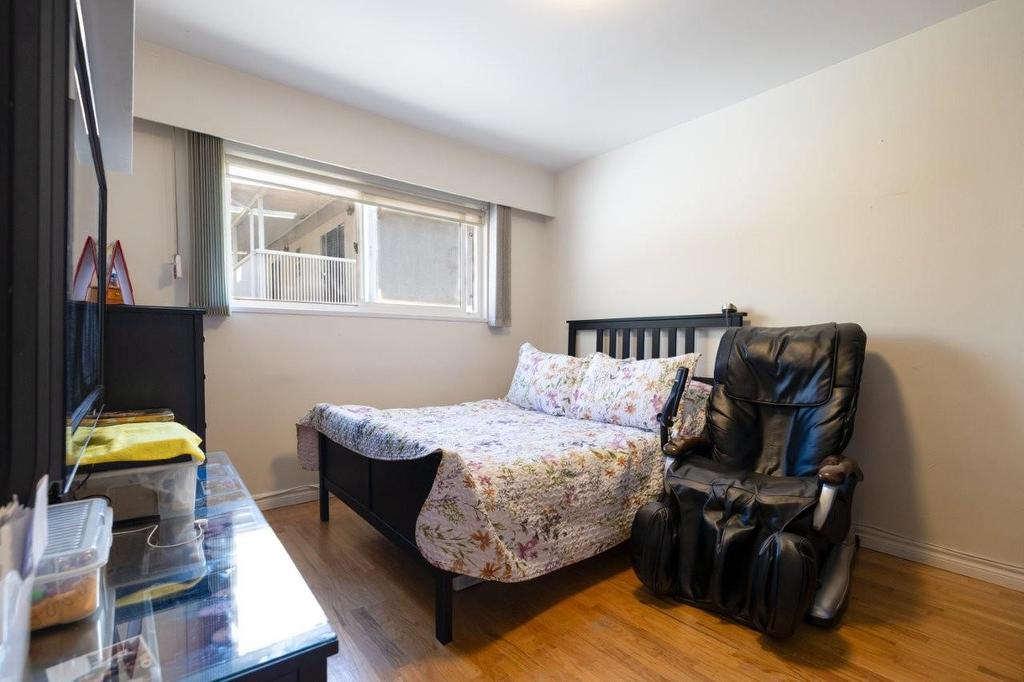 7250-52 Nelson Avenue, Burnaby, BC