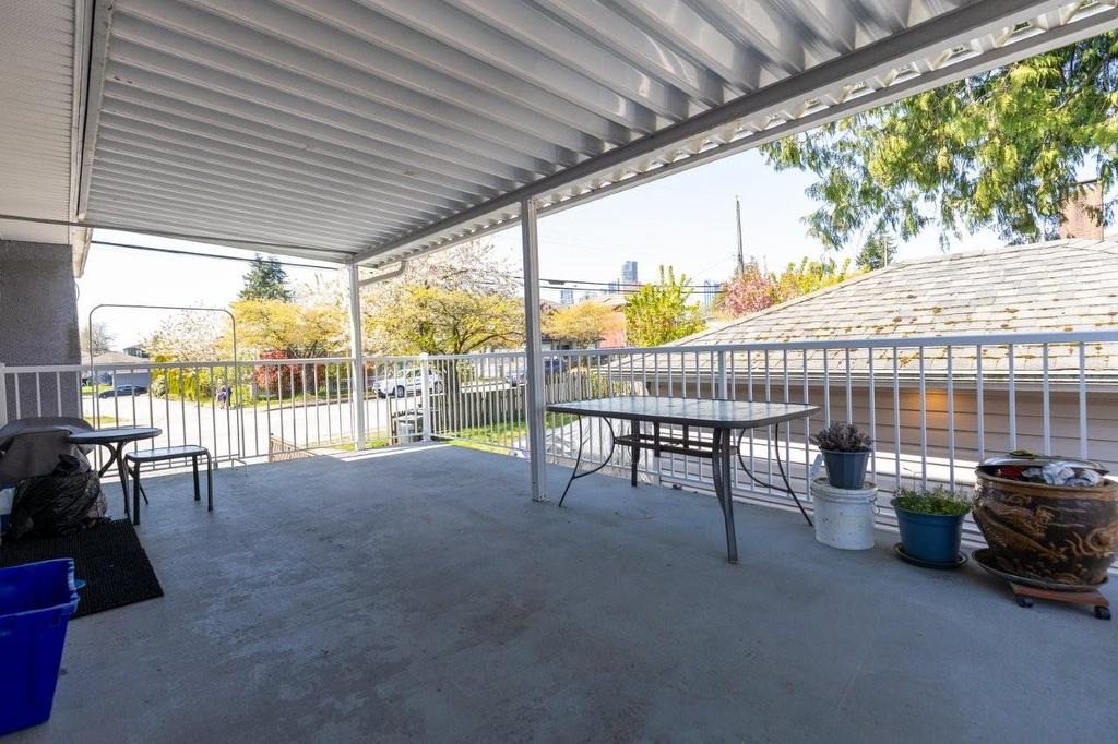 7250-52 Nelson Avenue, Burnaby, BC