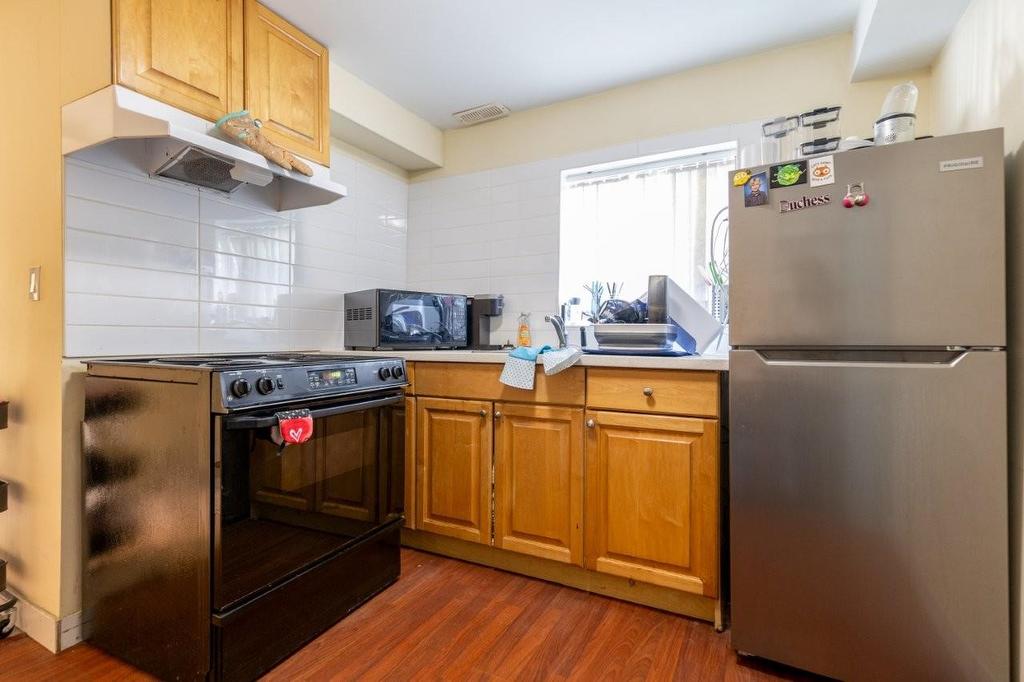 7250-52 Nelson Avenue, Burnaby, BC