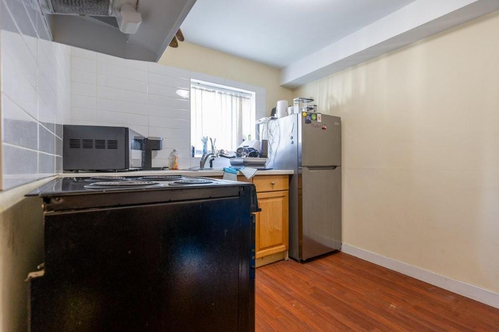 7250-52 Nelson Avenue, Burnaby, BC