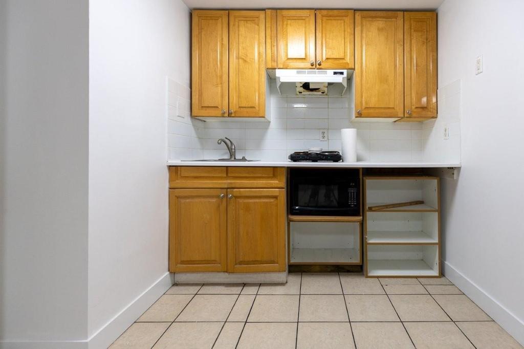 7250-52 Nelson Avenue, Burnaby, BC