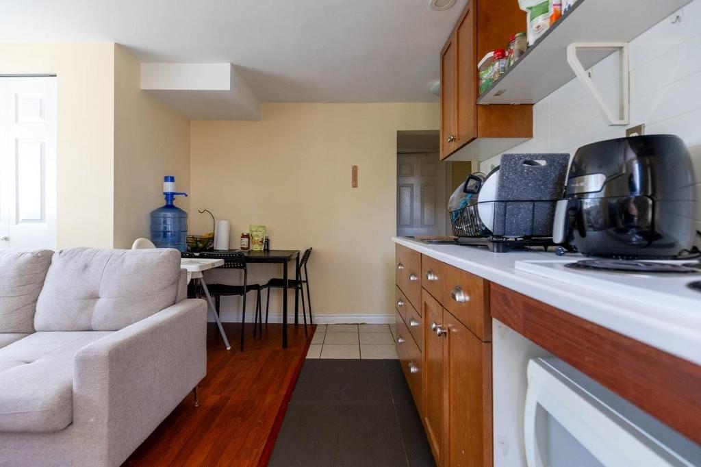 7250-52 Nelson Avenue, Burnaby, BC