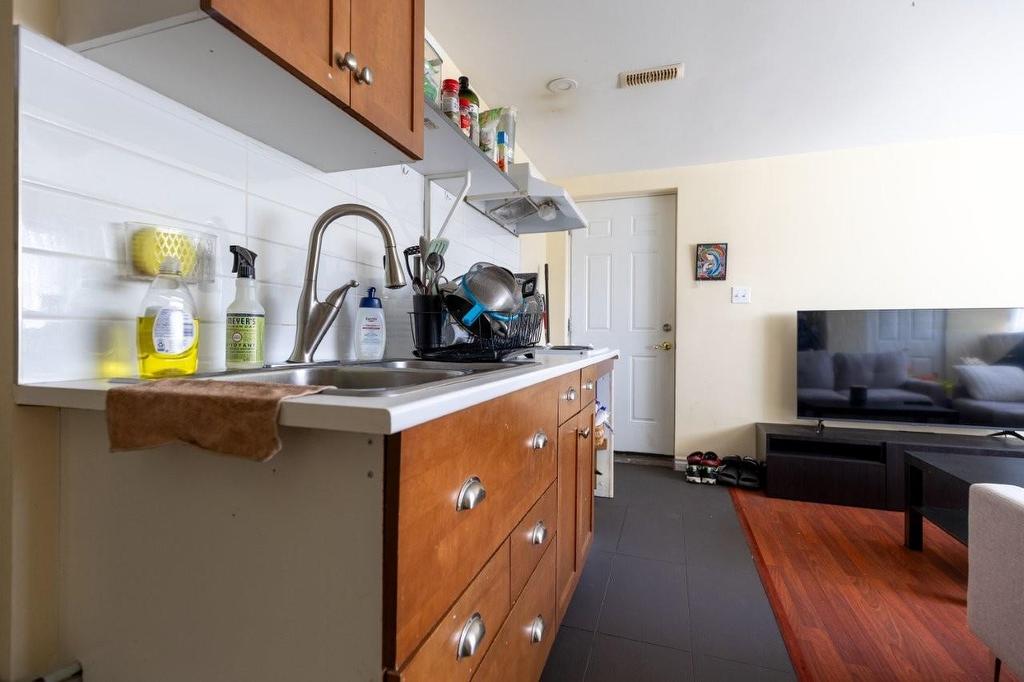 7250-52 Nelson Avenue, Burnaby, BC