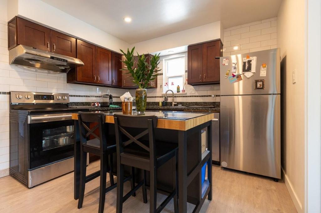 7250-52 Nelson Avenue, Burnaby, BC