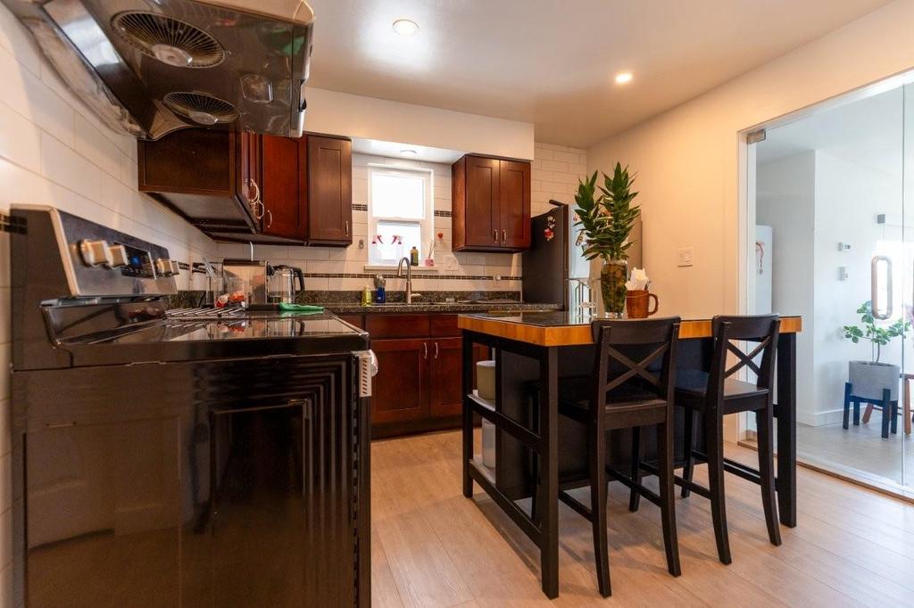 7250-52 Nelson Avenue, Burnaby, BC