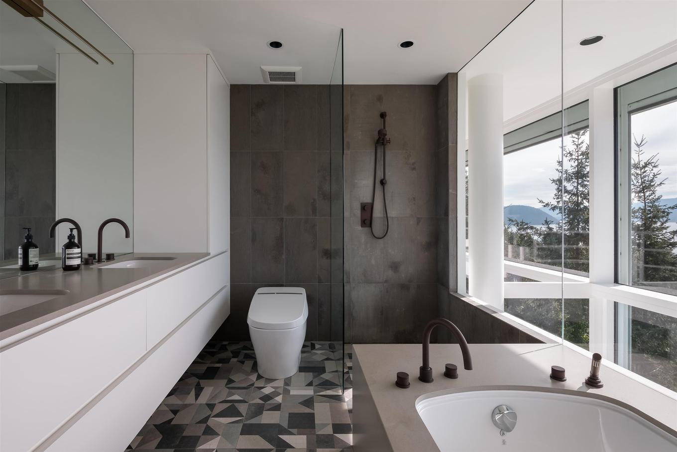 90 Isleview Place, West Vancouver, BC