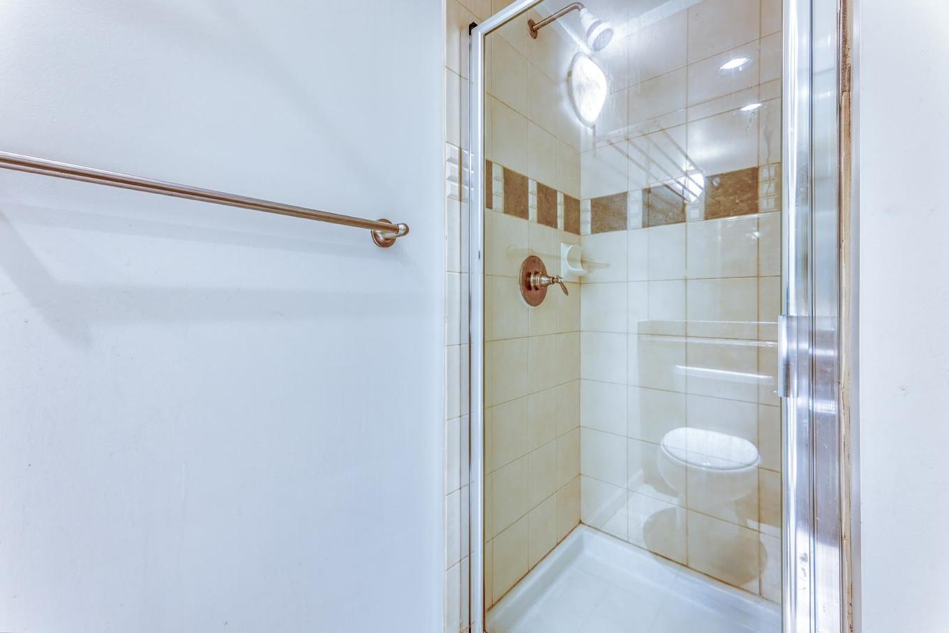 516-580 Raven Woods Drive, North Vancouver, BC