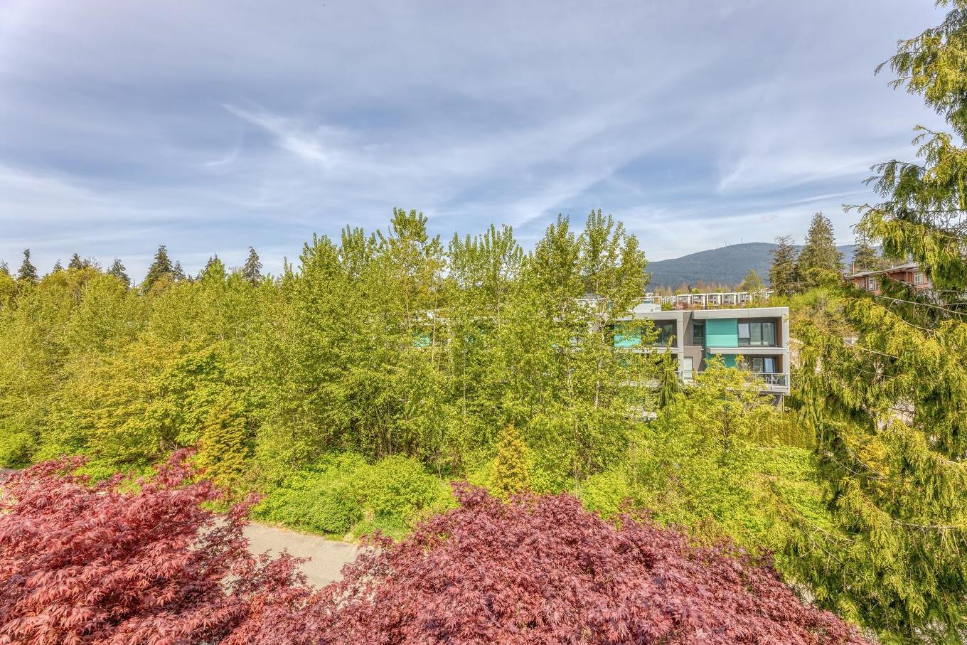516-580 Raven Woods Drive, North Vancouver, BC