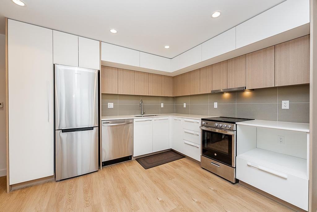 512-9888 University Crescent, Burnaby, BC