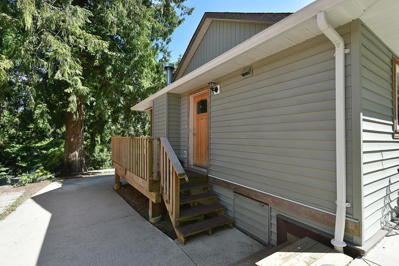 5689 Salmon Drive, Sechelt, BC