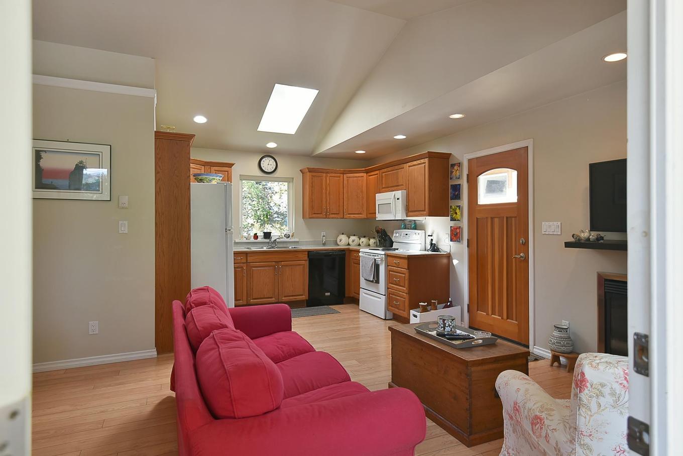 5689 Salmon Drive, Sechelt, BC