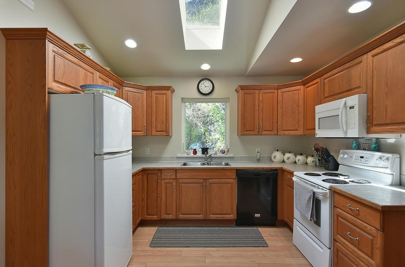 5689 Salmon Drive, Sechelt, BC