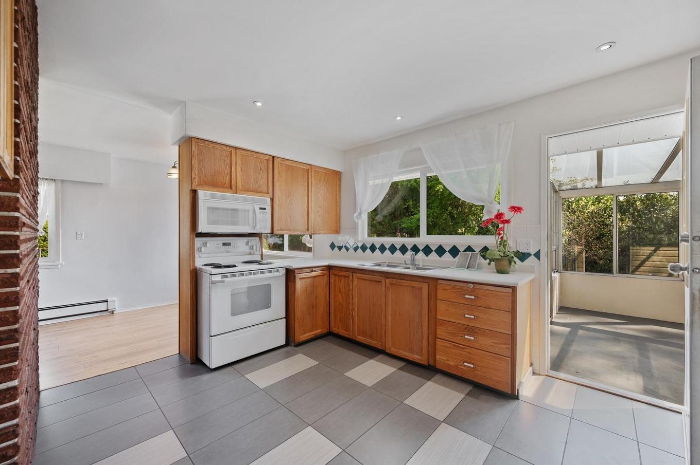 320 Walker Street, Coquitlam, BC