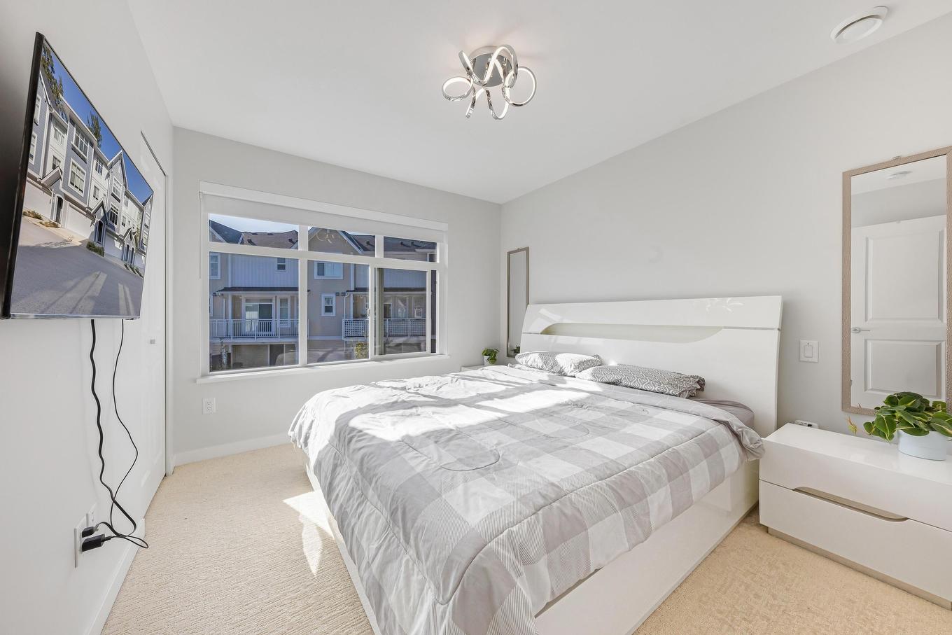 1018-11280 Pazarena Place, Maple Ridge, BC