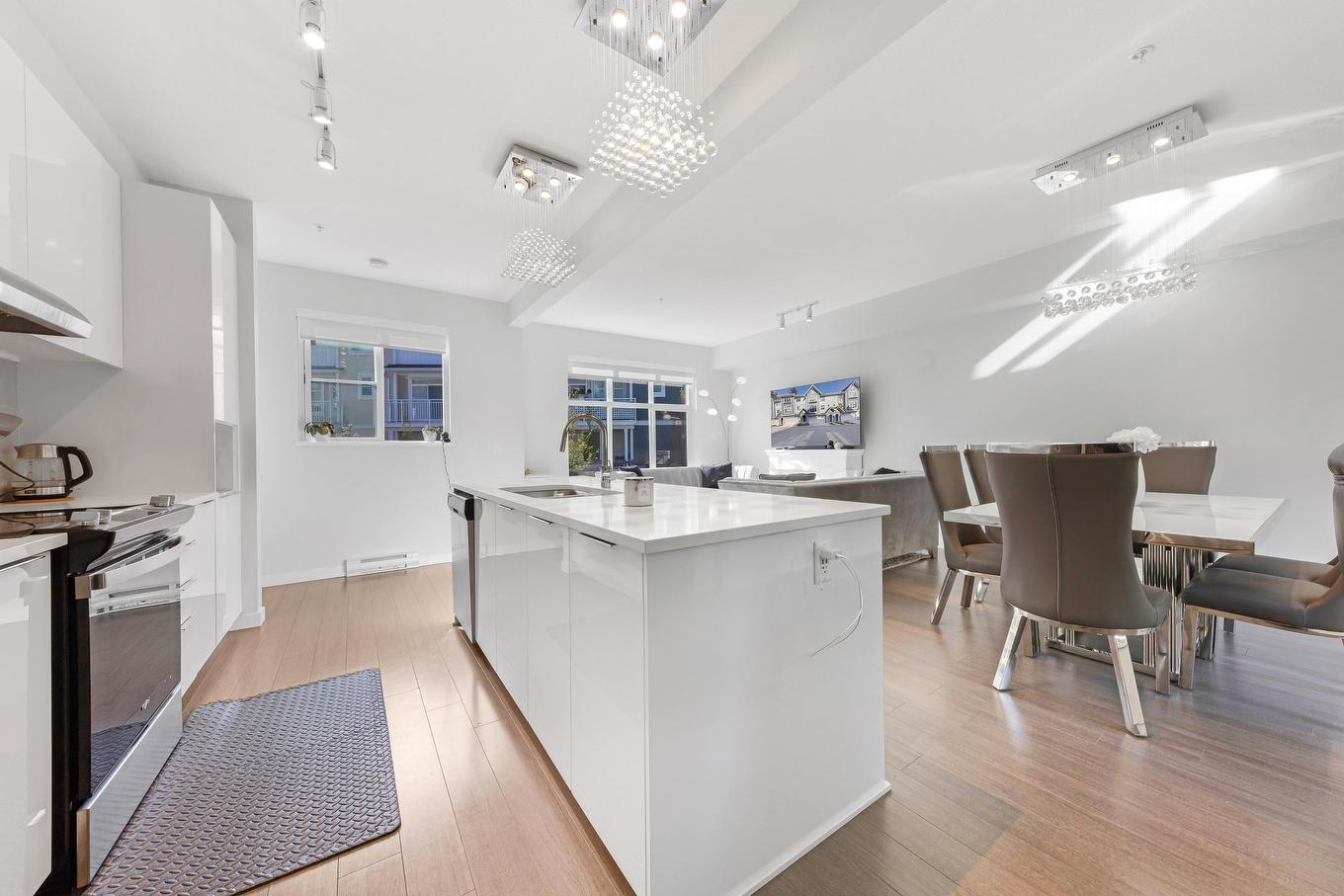 1018-11280 Pazarena Place, Maple Ridge, BC