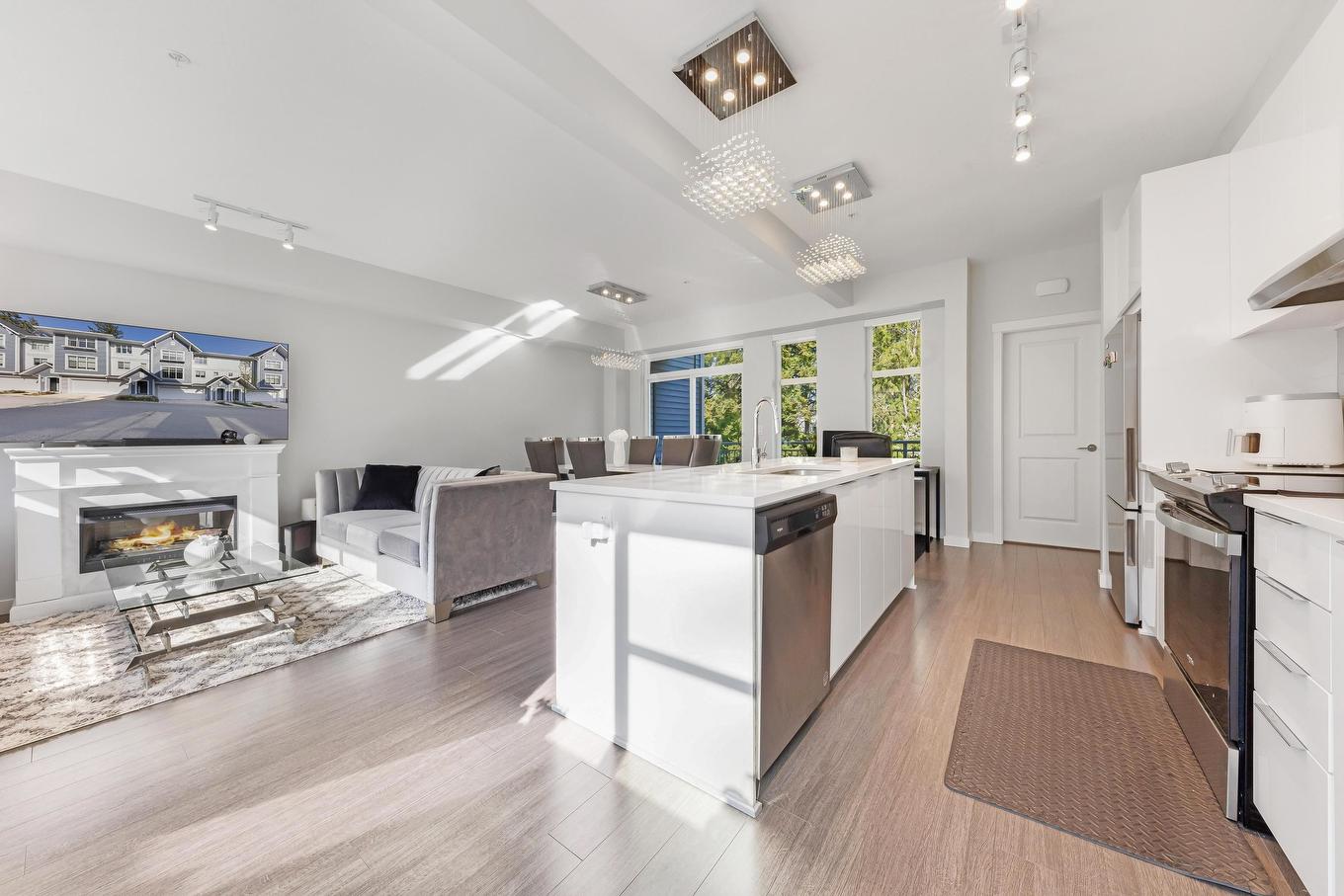 1018-11280 Pazarena Place, Maple Ridge, BC