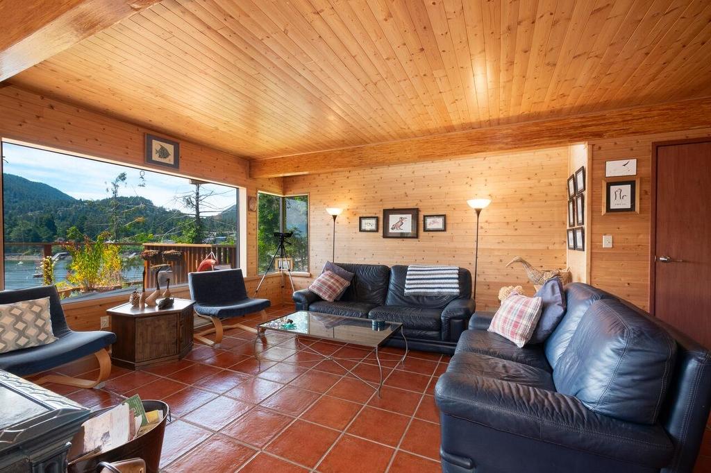 345 David Road, Bowen Island, BC