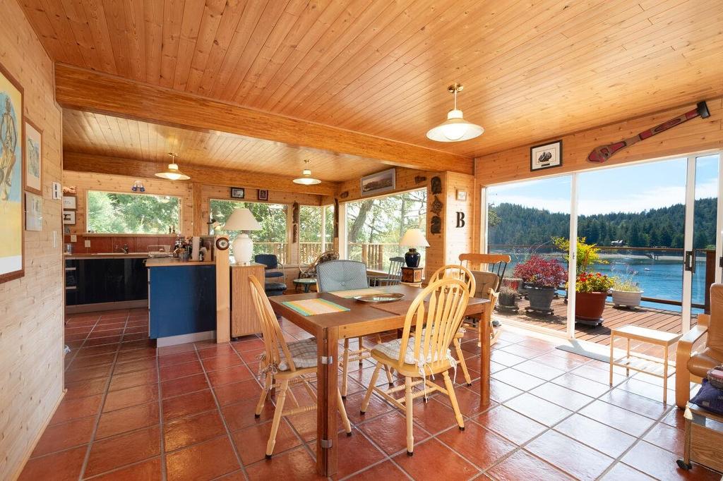345 David Road, Bowen Island, BC