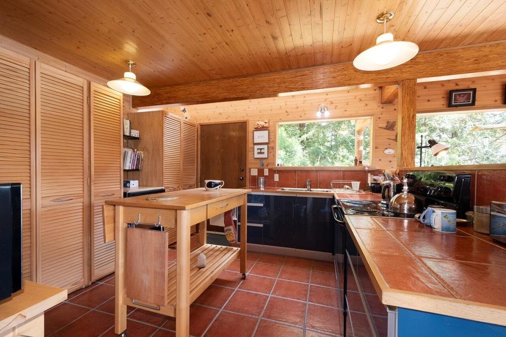 345 David Road, Bowen Island, BC
