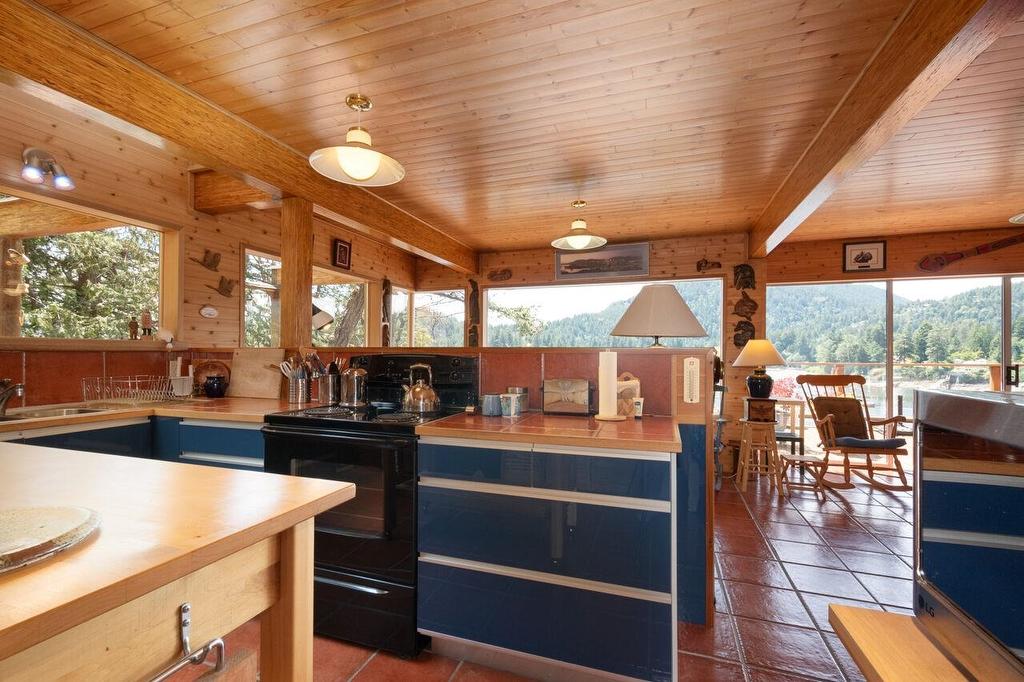 345 David Road, Bowen Island, BC