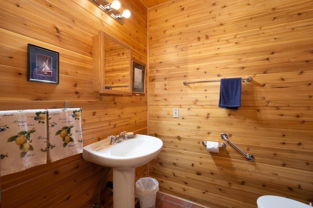 345 David Road, Bowen Island, BC