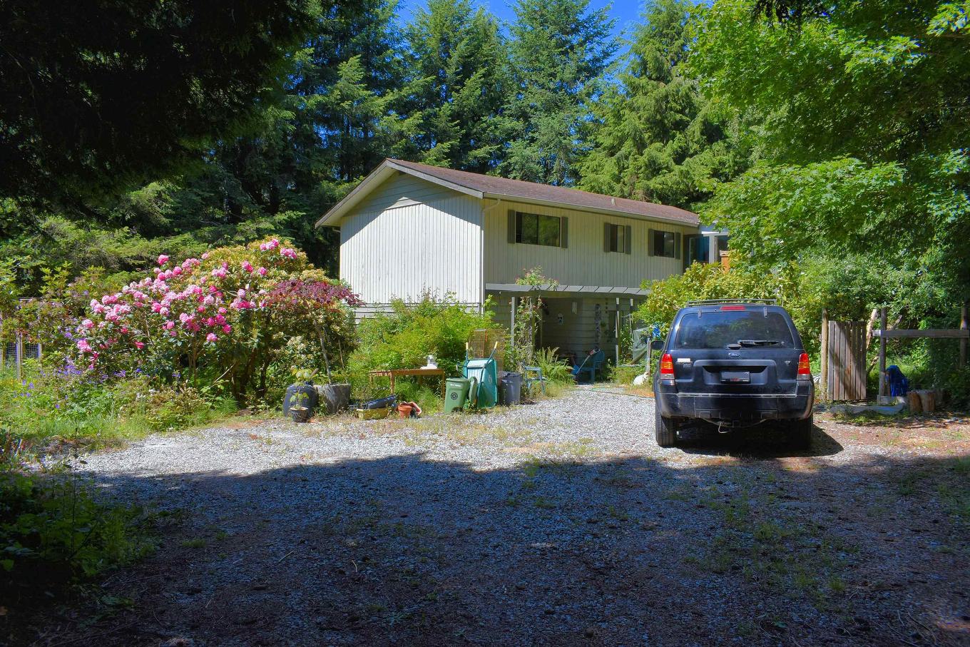 2240 Oldershaw Road, Roberts Creek, BC