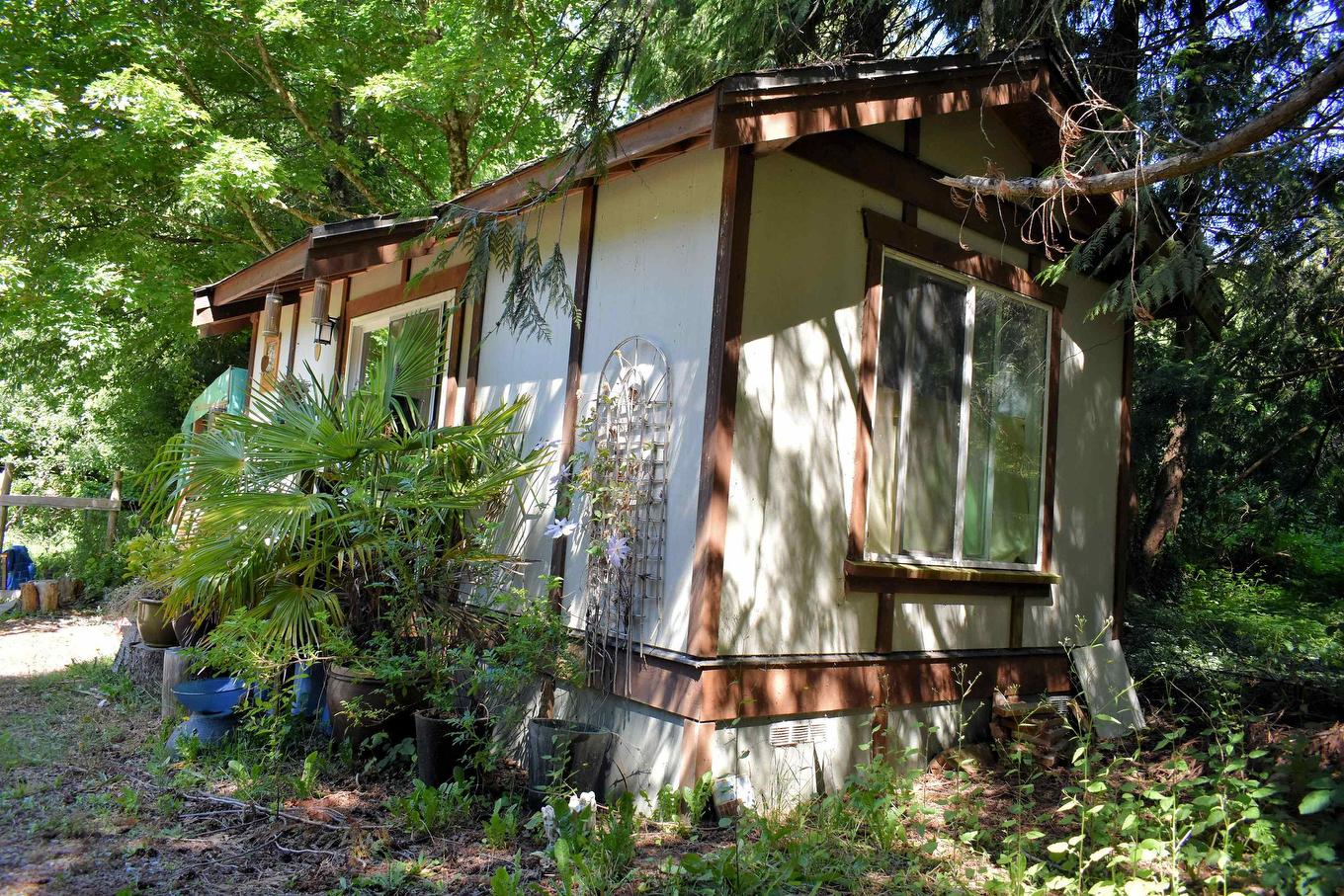 2240 Oldershaw Road, Roberts Creek, BC