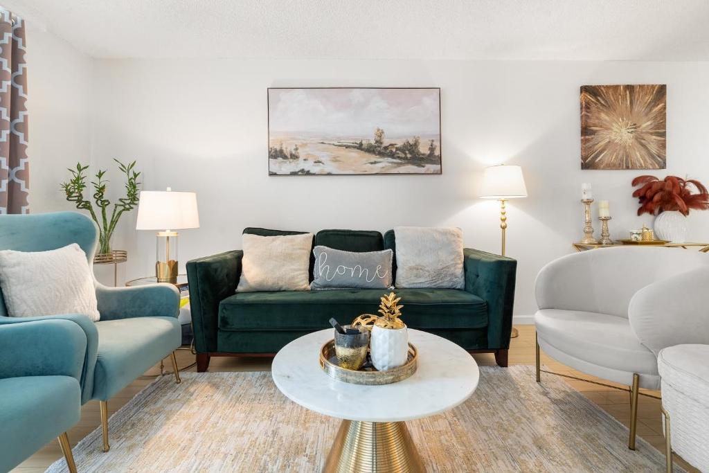 307-2016 Fullerton Avenue, North Vancouver, BC