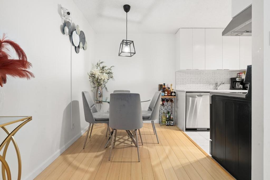 307-2016 Fullerton Avenue, North Vancouver, BC