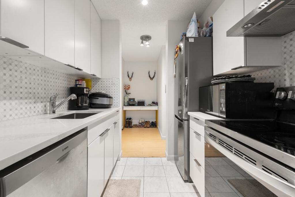 307-2016 Fullerton Avenue, North Vancouver, BC