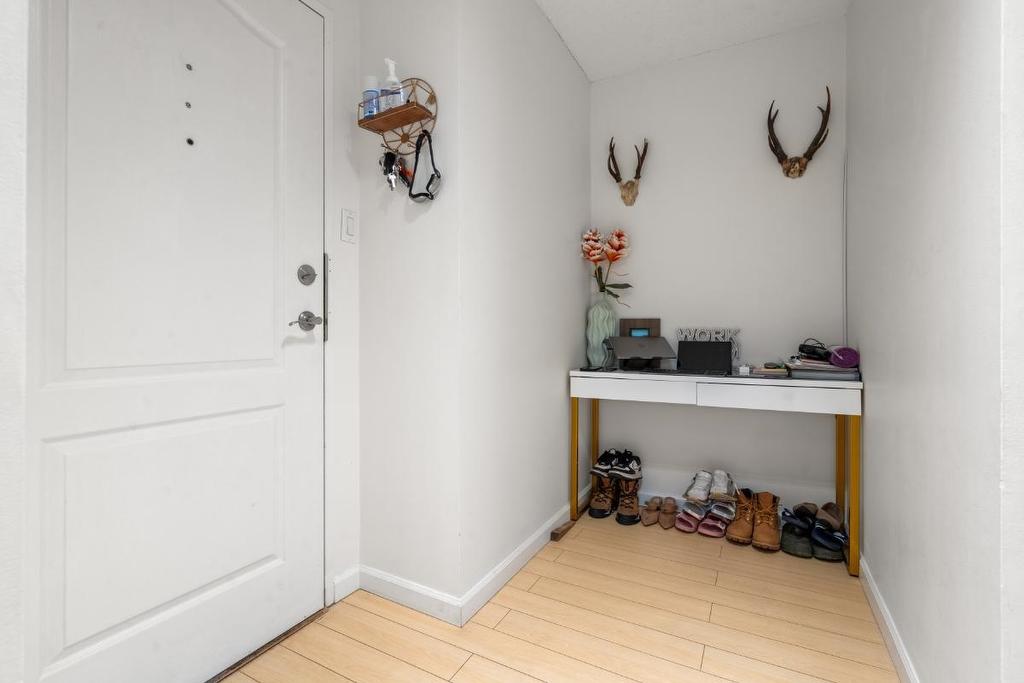 307-2016 Fullerton Avenue, North Vancouver, BC