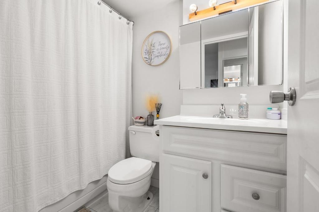 307-2016 Fullerton Avenue, North Vancouver, BC