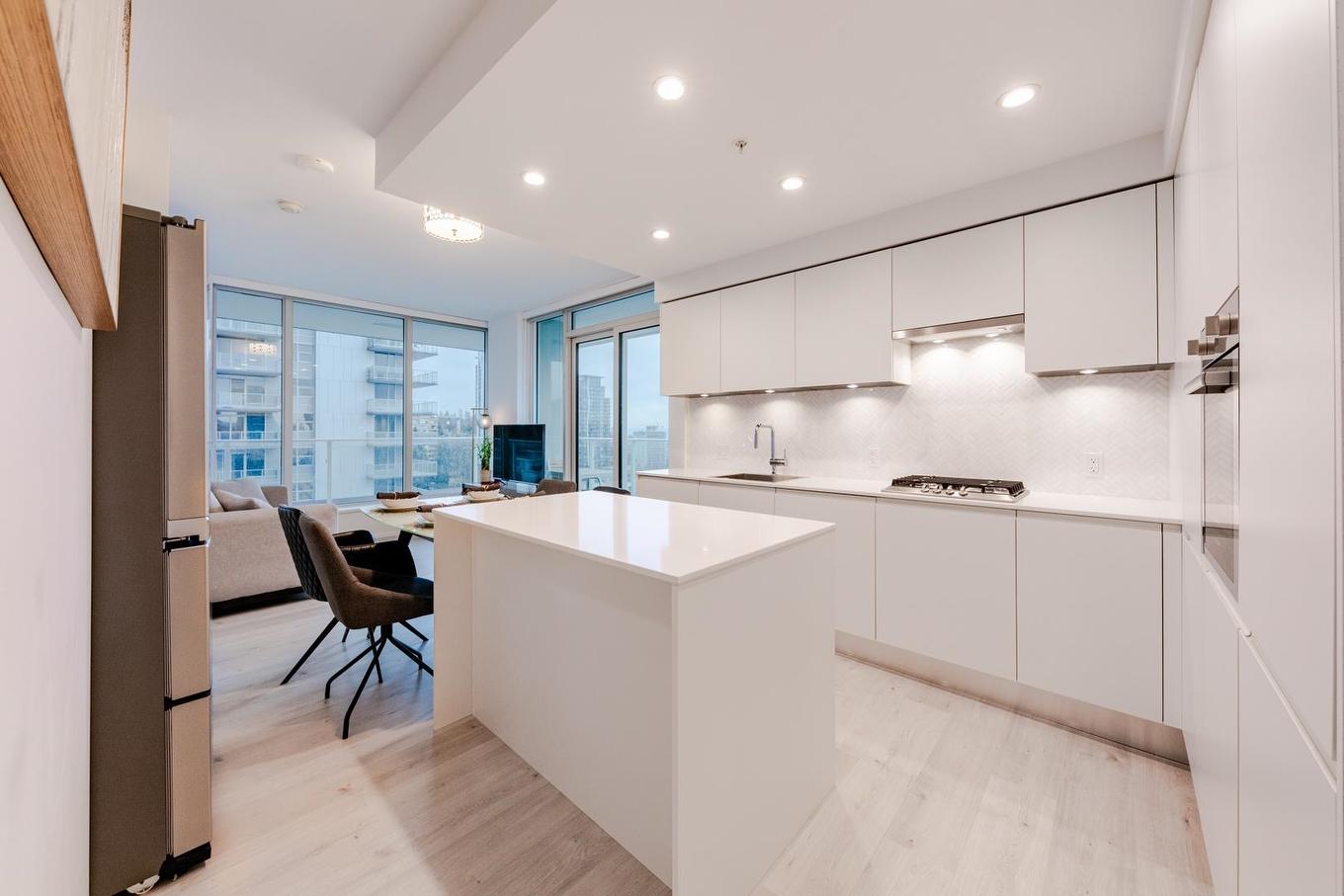 605-3833 Evergreen Place, Burnaby, BC